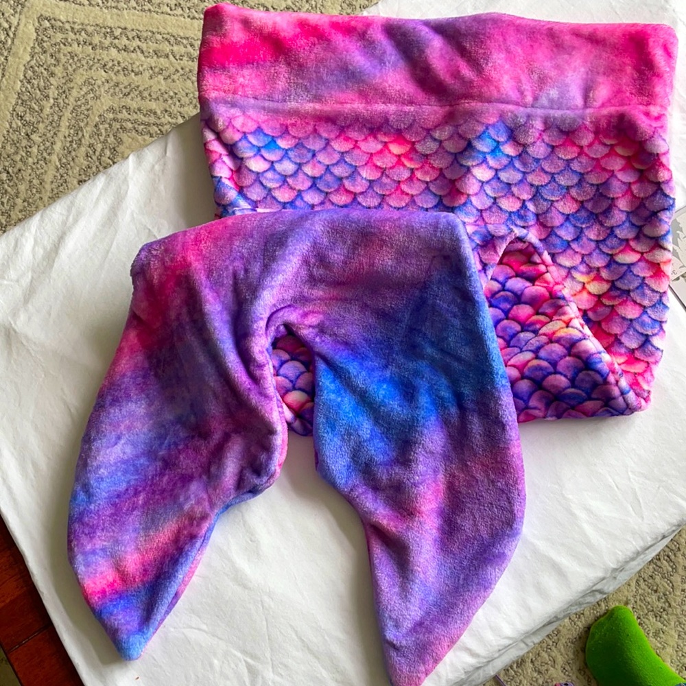 SOLD - NWOT Mermaid fins blanket